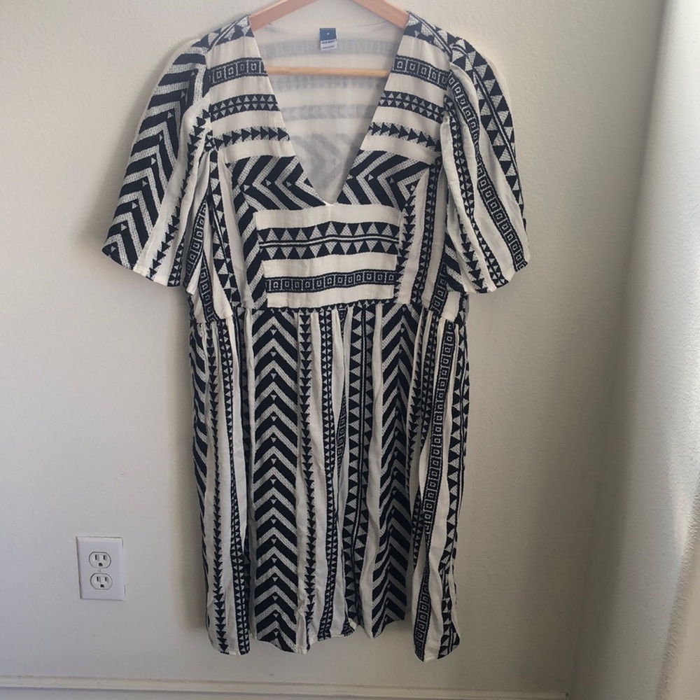 Old Navy, black and cream jacquard mini swing dress NWT